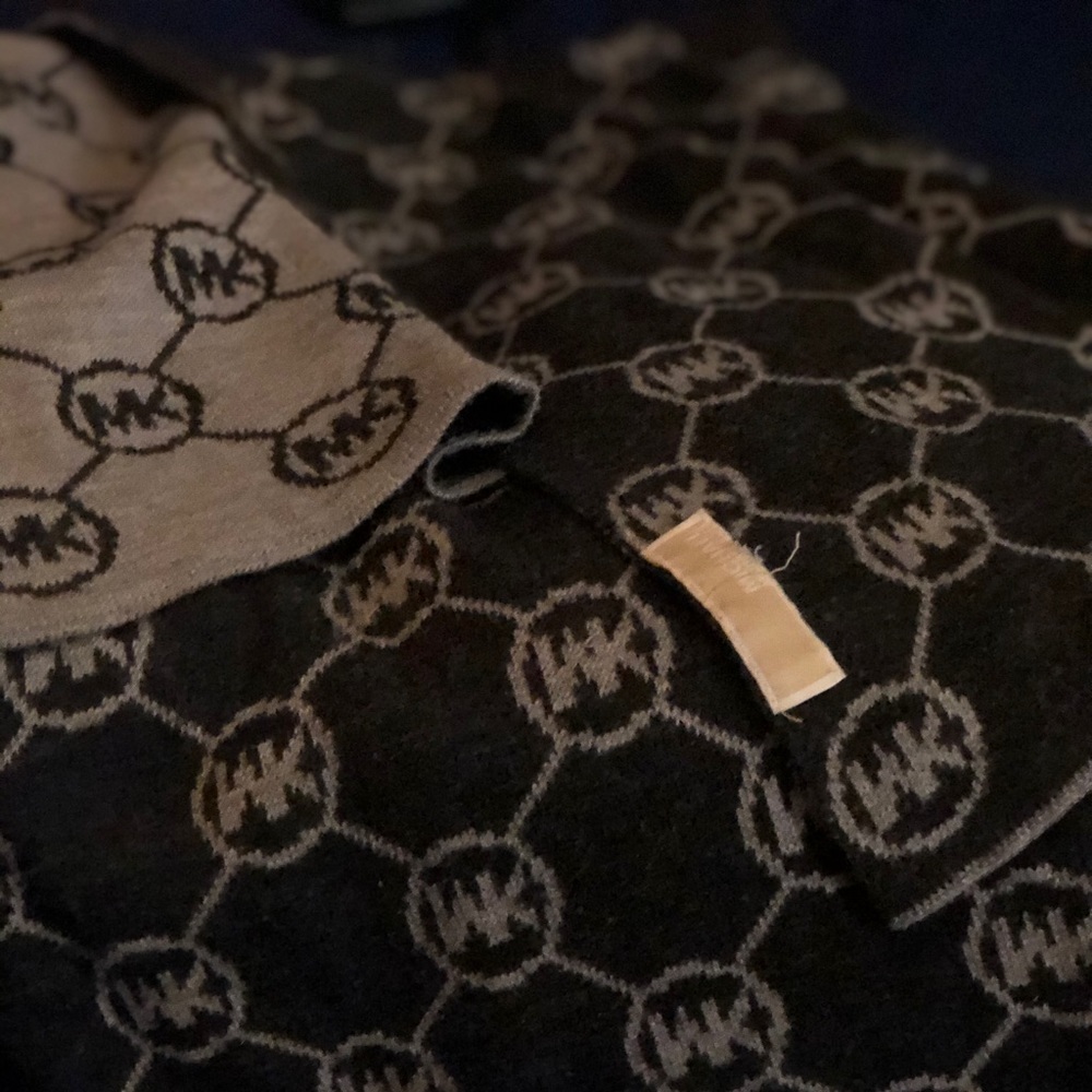 Michael Kors Scarf Reversible